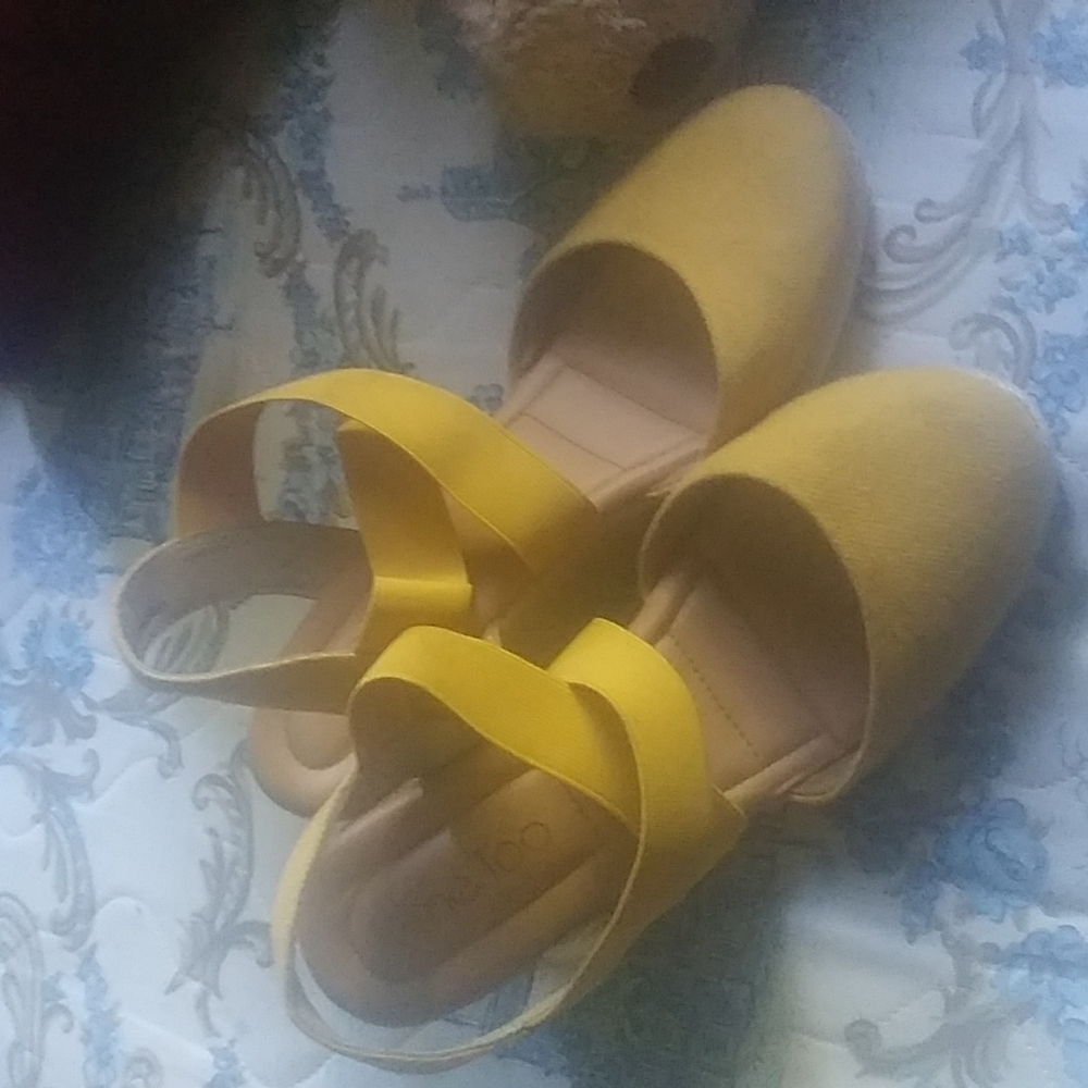 Yellow wedges heels